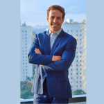 Uma reflexão sobre como equipes evoluem quando unem introspecção pessoal e inteligência coletiva, inspirada por Ian dos Anjos Cunha.