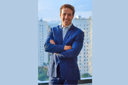 Uma reflexão sobre como equipes evoluem quando unem introspecção pessoal e inteligência coletiva, inspirada por Ian dos Anjos Cunha.