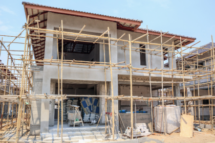 Os novos materiais estão revolucionando as obras com mais durabilidade, leveza e eficiência, explica Alex Nabuco dos Santos.