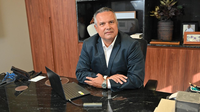 Construir em tempo recorde sem perder qualidade é possível? Elmar Juan Passos Varjão Bomfim analisa como planejamento, controle e gestão de obra mudam a prática na construção civil.