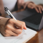 A burocracia digital: Quando a inovação cria novos obstáculos invisíveis nas organizações e impacta a produtividade. Conteúdo de Andre de Barros Faria.