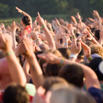 Filhos de famosos no Lollapalooza: a nova geração que faz o público perceber a passagem do tempo