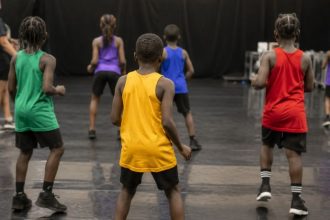 O Impacto Cultural da Parceria Entre Shakira e o Grupo de Dança de Uganda Ghetto Kids para a Copa do Mundo