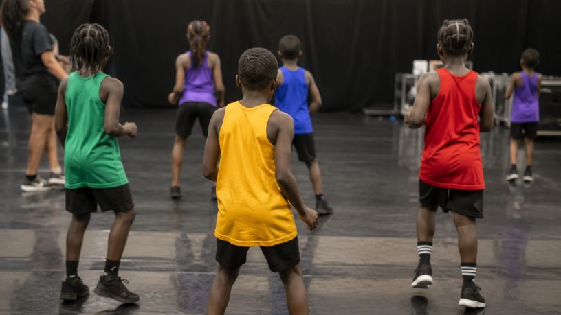 O Impacto Cultural da Parceria Entre Shakira e o Grupo de Dança de Uganda Ghetto Kids para a Copa do Mundo