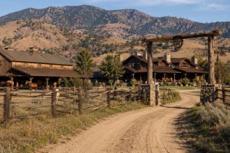 O Mercado de Luxo e o Valor Histórico do Rancho de John Wayne Avaliado em Milhões
